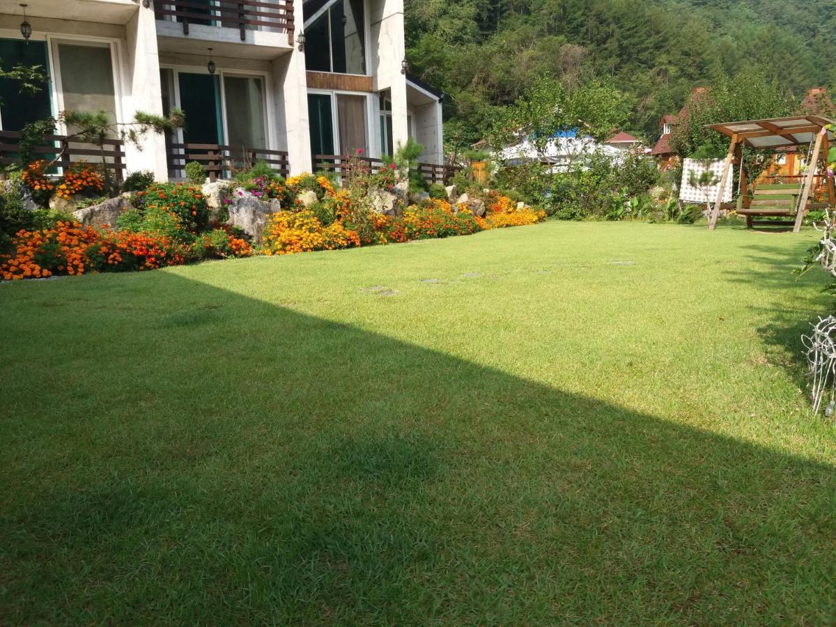 Villa Moon On The Cloud Yeongwol Exterior foto