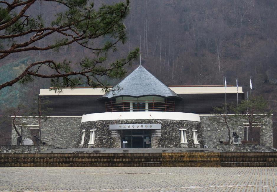 Villa Moon On The Cloud Yeongwol Exterior foto