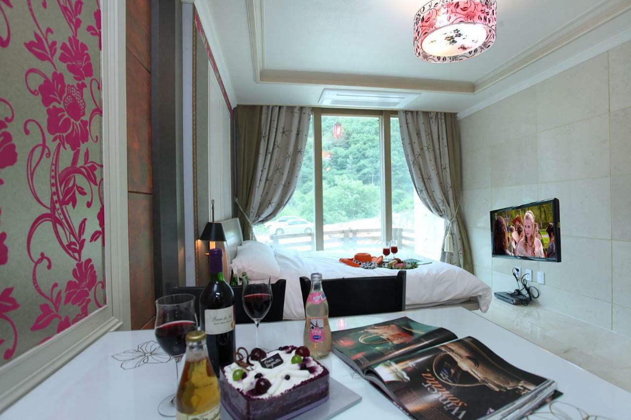 Villa Moon On The Cloud Yeongwol Exterior foto