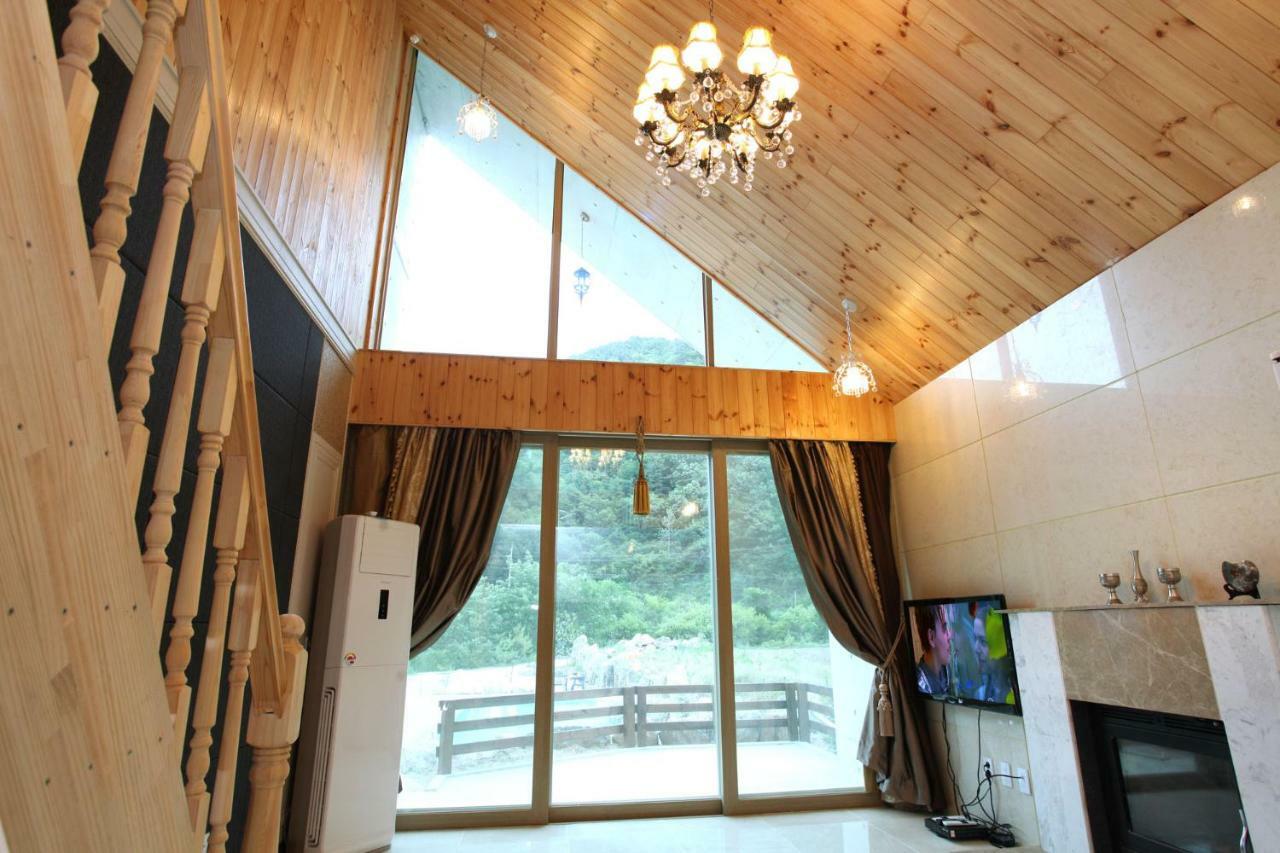 Villa Moon On The Cloud Yeongwol Exterior foto