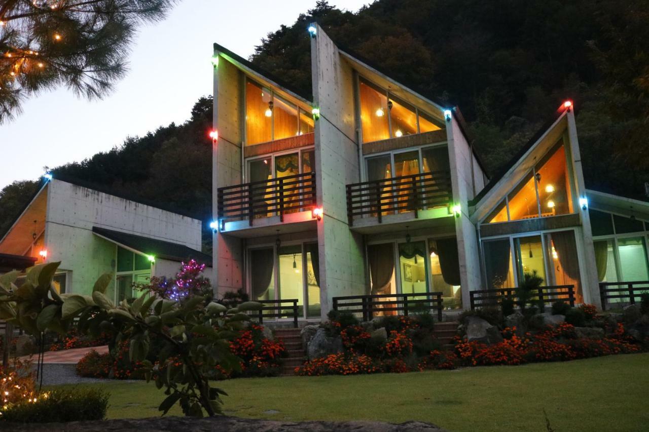 Villa Moon On The Cloud Yeongwol Exterior foto